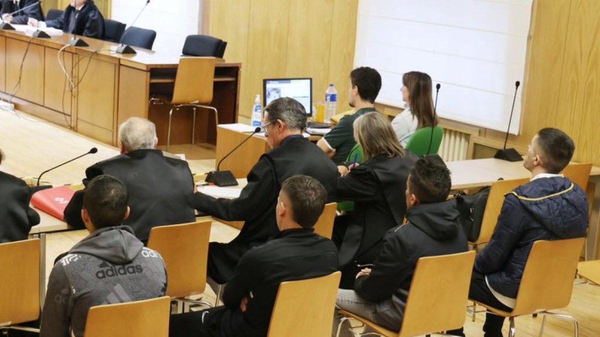 El Mancha y sus hermanos en el juicio. PHOTOGENIC