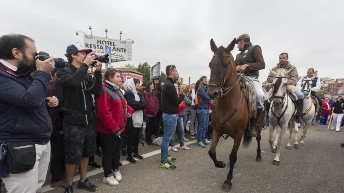 Celebración del Torneo del Toro de la Vega en la localidad de Tordesillas (Valladolid). En la imagen caballistas momentos antes de la celebración del Toro de la Vega-Ical