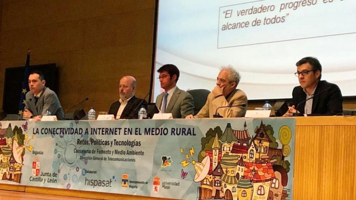Presentación de 'Conéctate por satélite' en Valladolid-@Hispasat