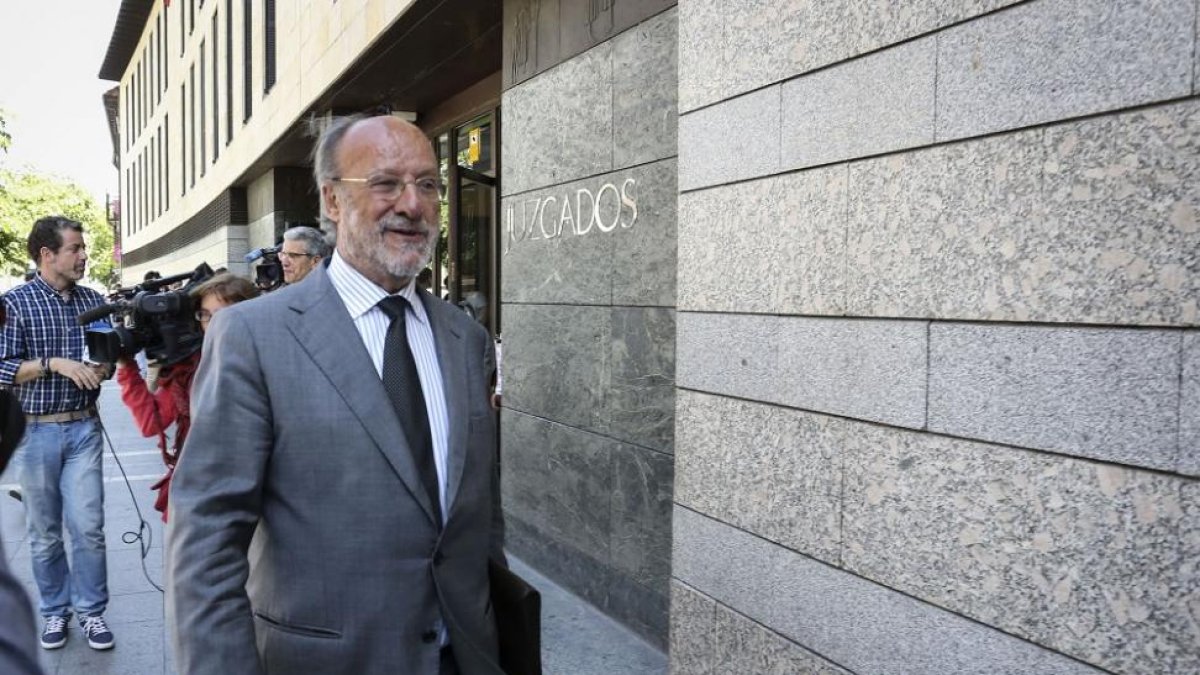 De la Riva a su entrada a los juzgados durante una sesión del juicio anterior.-ICAL