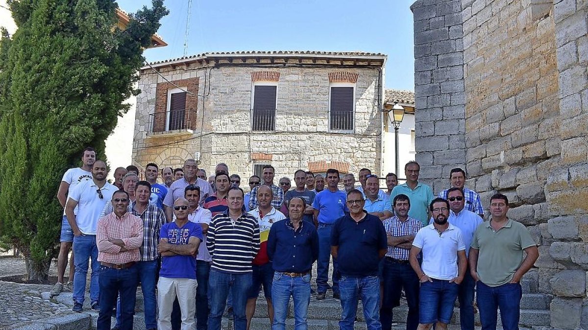 Agricultores, colectivos. responsables de ayuntamientos y presidentes de las JAL en la reunión de ayer en Mucientes. Agricultores, colectivos. responsables de ayuntamientos y presidentes de las JAL en la reunión de ayer en Mucientes .-E.M.
