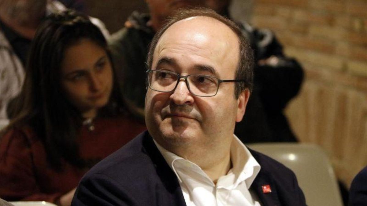 Iceta, durante la presentación de Marta Moreta como candidata a la alcaldía de Manlleu, este miércoles.-ACN / LAURA BUSQUETS
