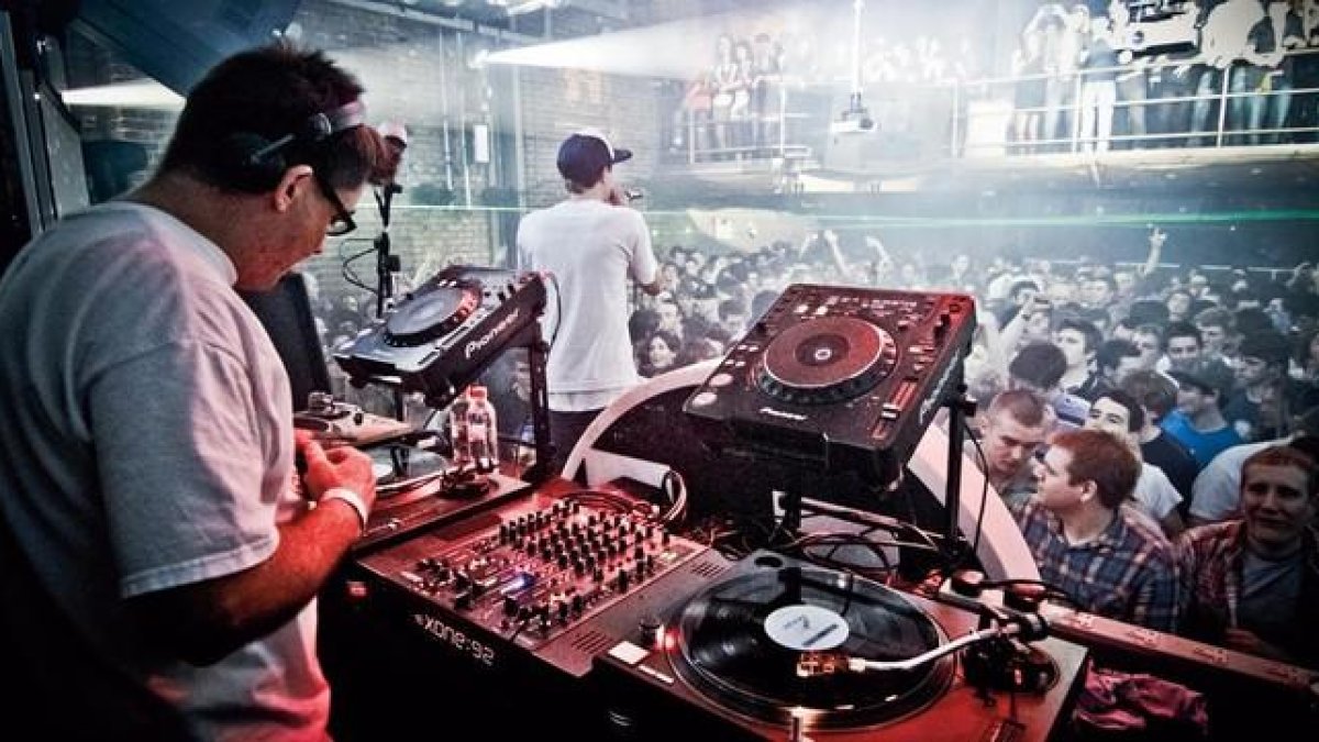 Una sesión electrónica en el club londinense Fabric.-