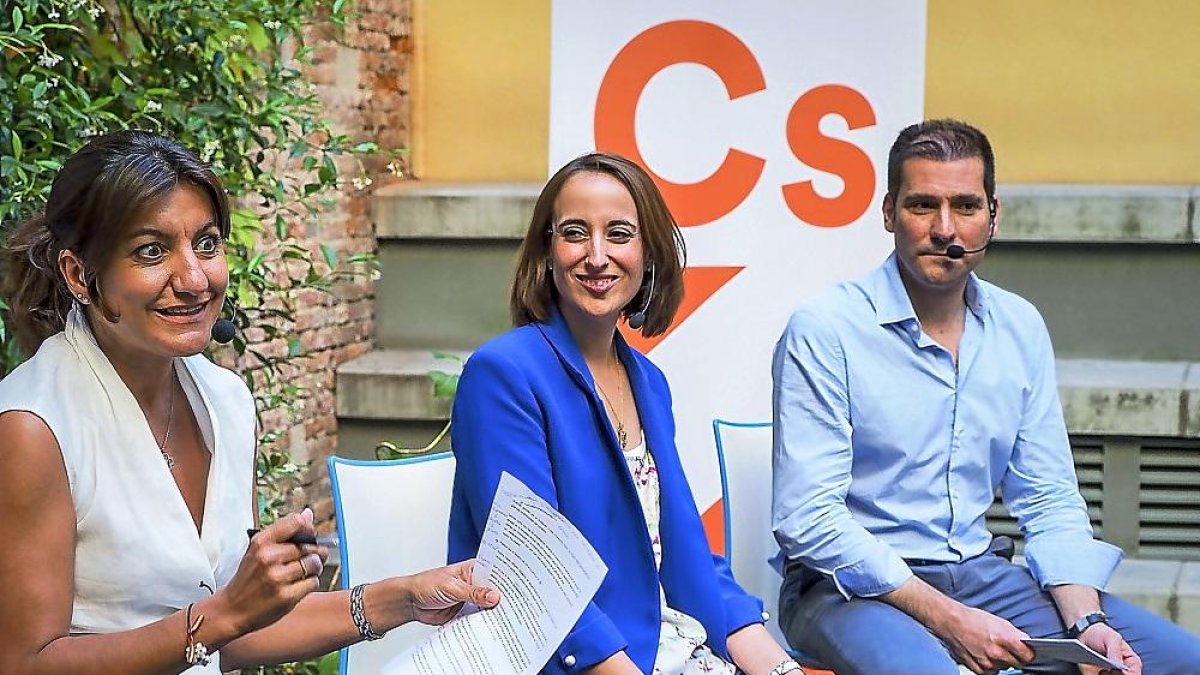 Patricia Sanz, PIlar Vicente y Antonio Zúñiga, durante el acto de Ciudadanos.-MIGUEL ÁNGEL SANTOS / PHOTOGENIC