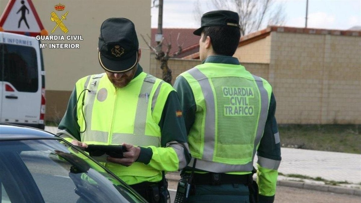 Guardia Civil de Tráfico.-E.M