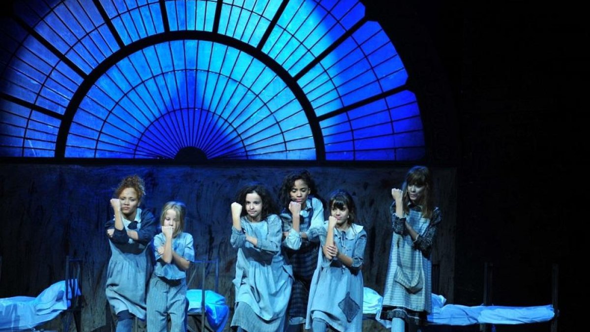 Escena del musical ‘Annie’, ambientado en el Nueva York de los años treinta.-E. M.