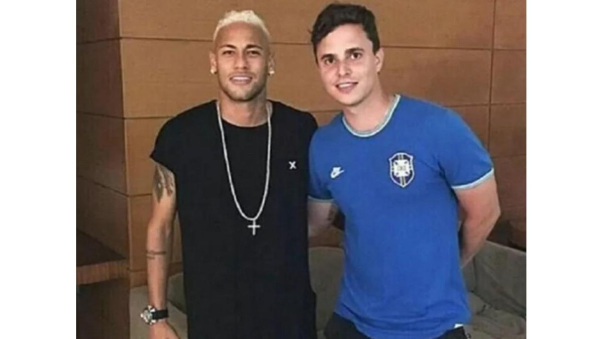 Neymar, teñido de rubio.-