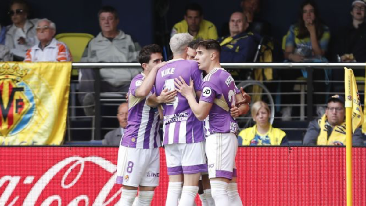 Fresneda celebra el gol de Amallah en La Cerámica. / LA LIGA