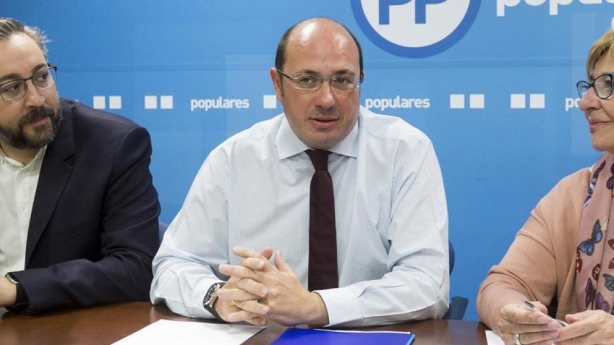 El presidente de Murcia, Pedro Antonio Sánchez, en una reunión de la ejecutiva autonómica del PP.-EFE / MARCIAL GUILLEN