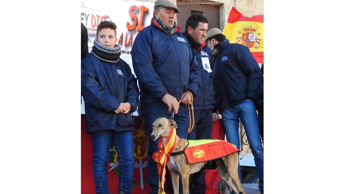 Pelaya de Safesa, proclamada ya como campeona de España.-L. DE LA FUENTE