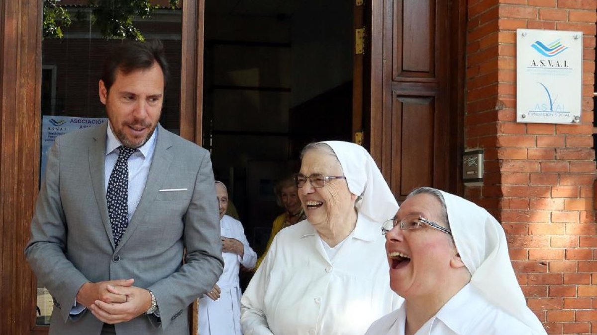 El alcalde de Valladolid, Óscar Puente, visita la Residencia de Nuestra Señora del Carmen-Rubén Cacho / ICAL