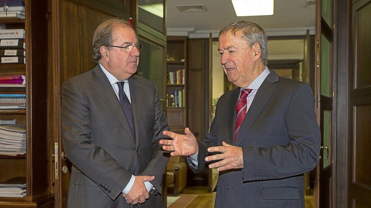 Juan Vicente Herrera junto al gobernador cordobés.-JUAN MIGUEL LOSTAU