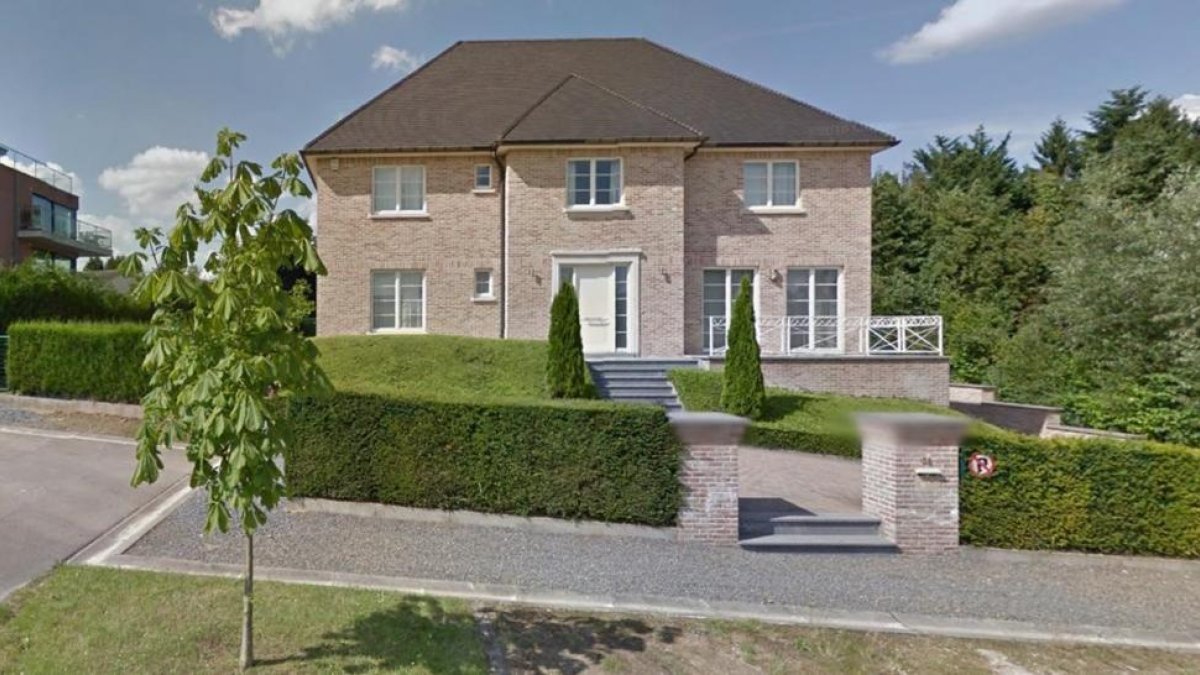 La casa a la que Carles Puigdemont se trasladaría, en Waterloo, según el diario LEcho.-/ PERIODICO