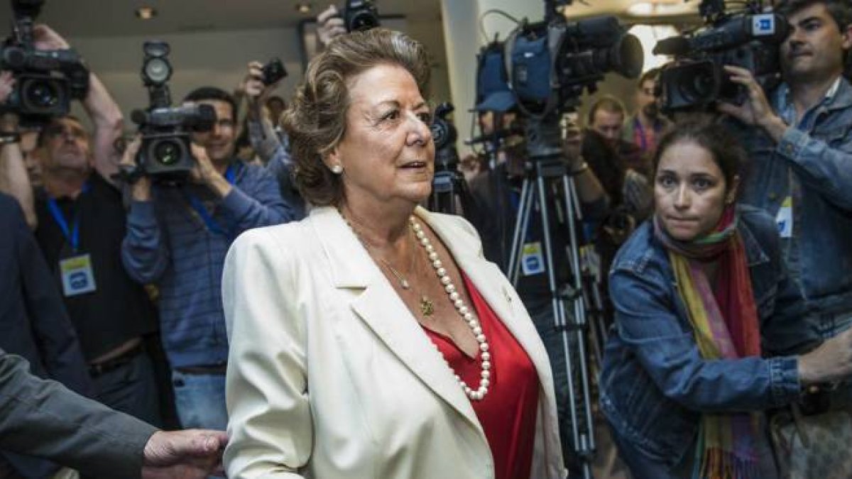 Rita Barberá reconoce su batacazo electoral ante sus compañeros de partido.-Foto: MIGUEL LORENZO