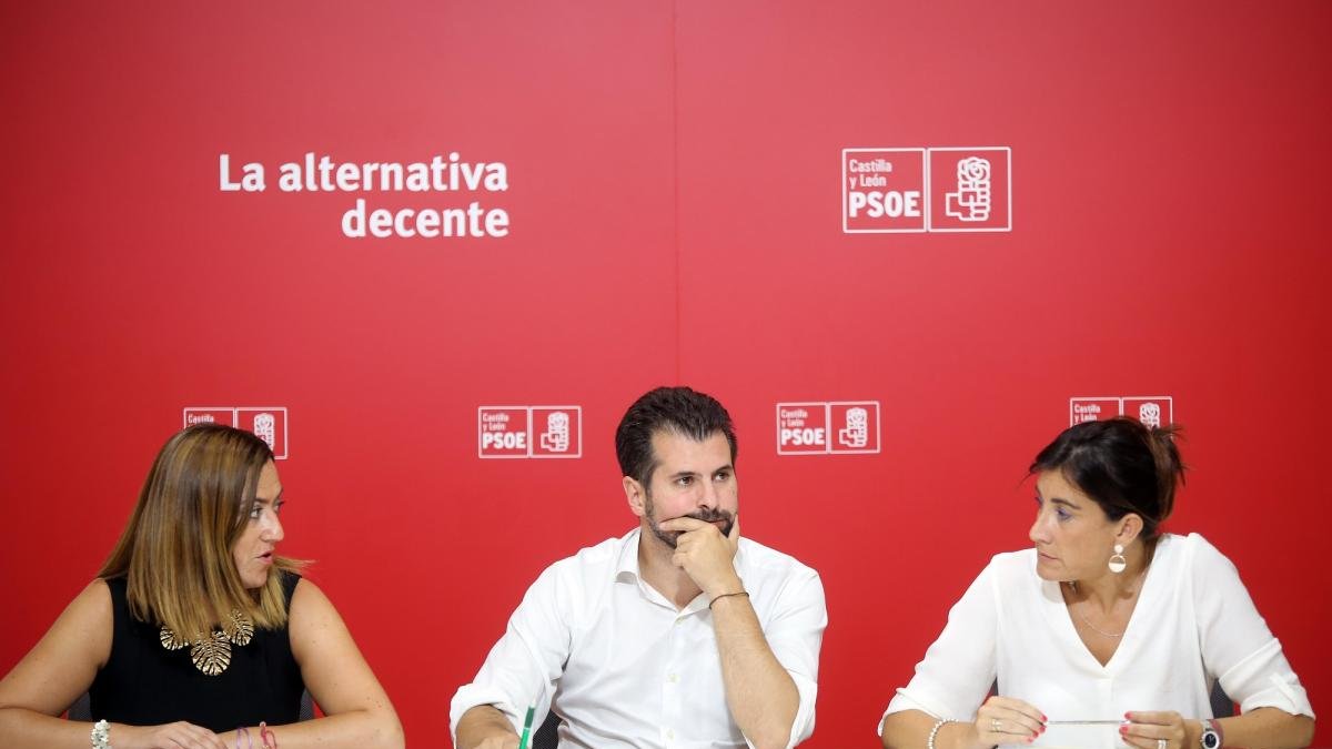 El secretario regional del PSOE, Luis Tudanca, preside la reunión de la Comisión Ejecutiva del PSOE de Castilla y León.-MIRIAM CHACÓN / ICAL