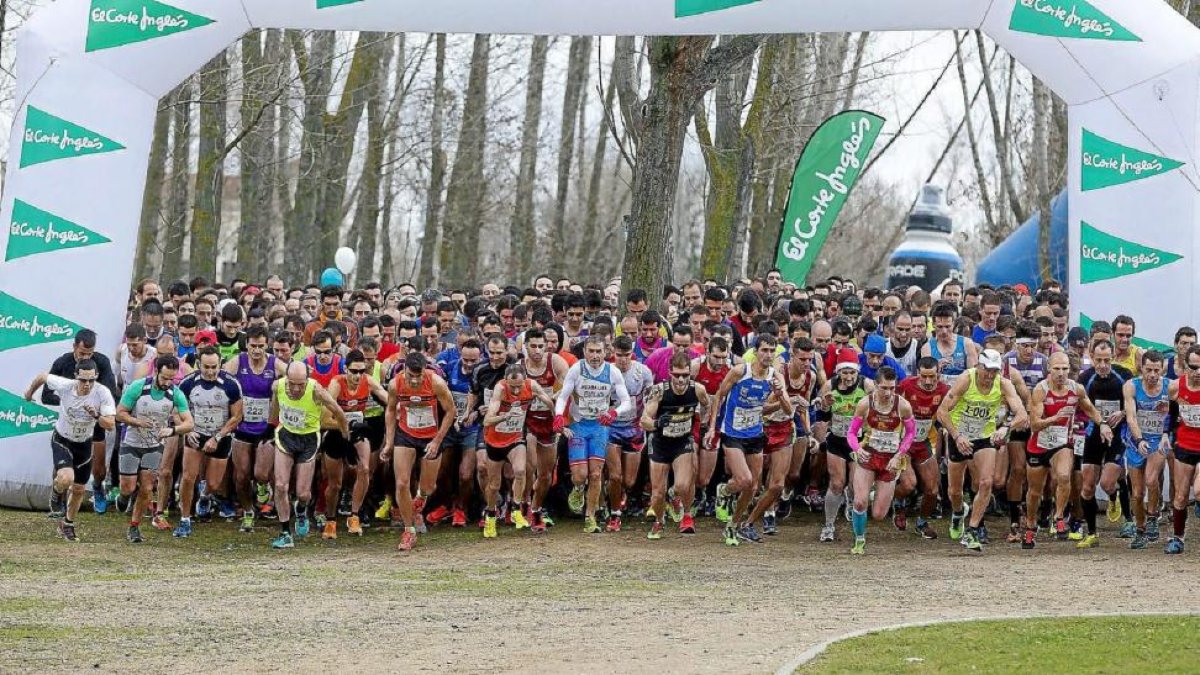 Momento de la multitudinaria salida de le prueba élite masculina de la última edición.-PABLO REQUEJO