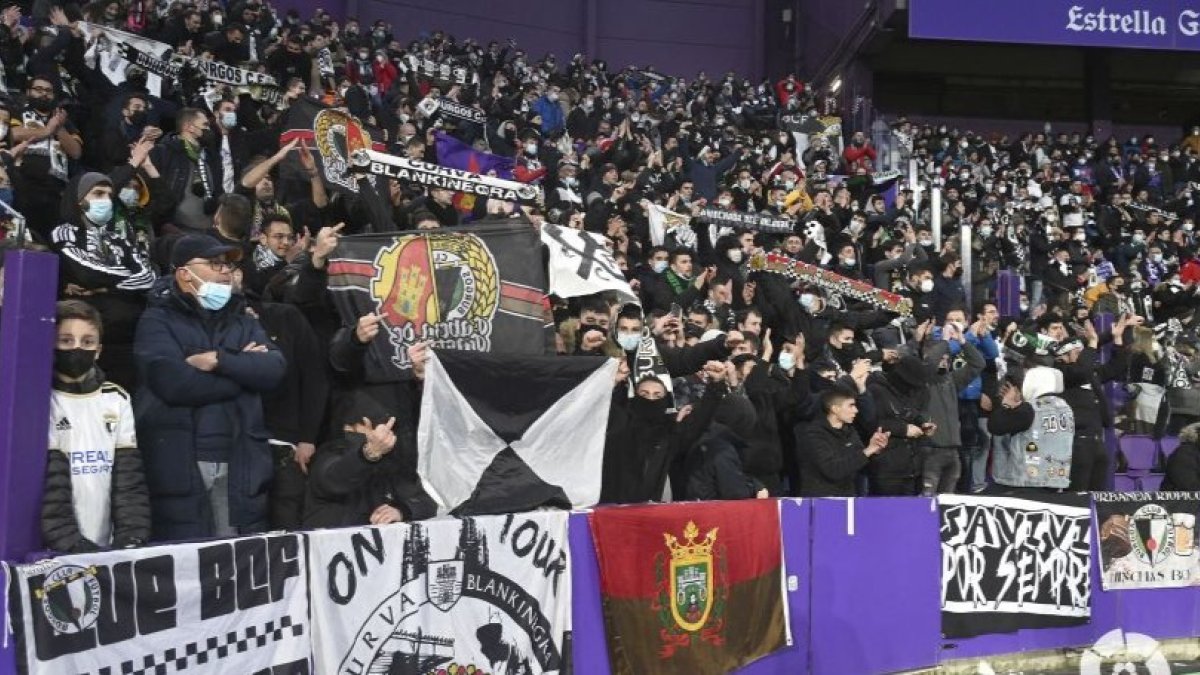 Aficionados del Burgos en la última visita del equipo blanquinegro a Zorrilla, el 8 de enero de 2022.