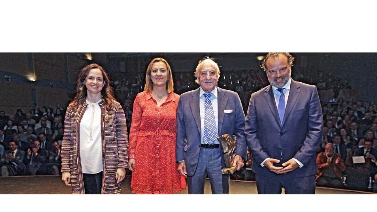 Soledad Ulibarri, Virginia Barcones, Emiliano Revilla, premio Numancia 2019 y Fernando de Yarza.-LUIS ÁNGEL TEJEDOR / MARIO TEJEDOR