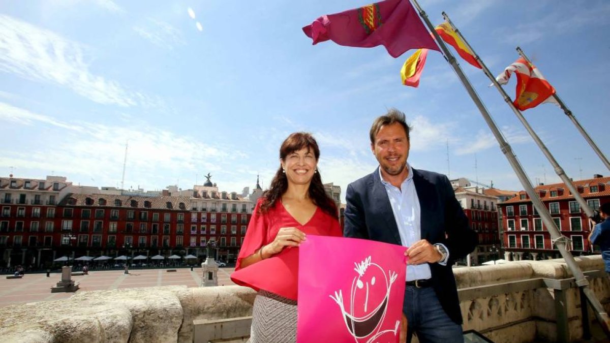 El alcalde de Valladolid, Óscar Puente, y la concejala de Cultura y Turismo, Ana Redondo.-ICAL