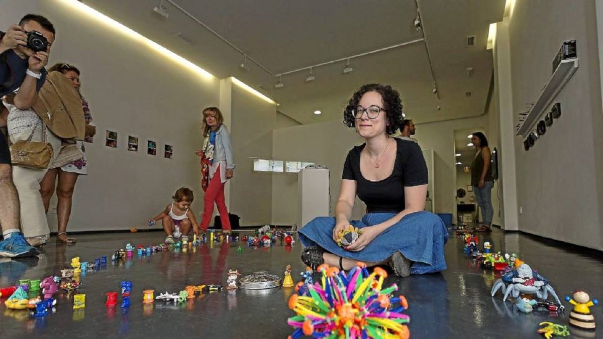 Pilar Álvarez durante la inauguración de ‘Escenas volátiles’, en la Galería Javier Silva.-Miguel Ángel Santos