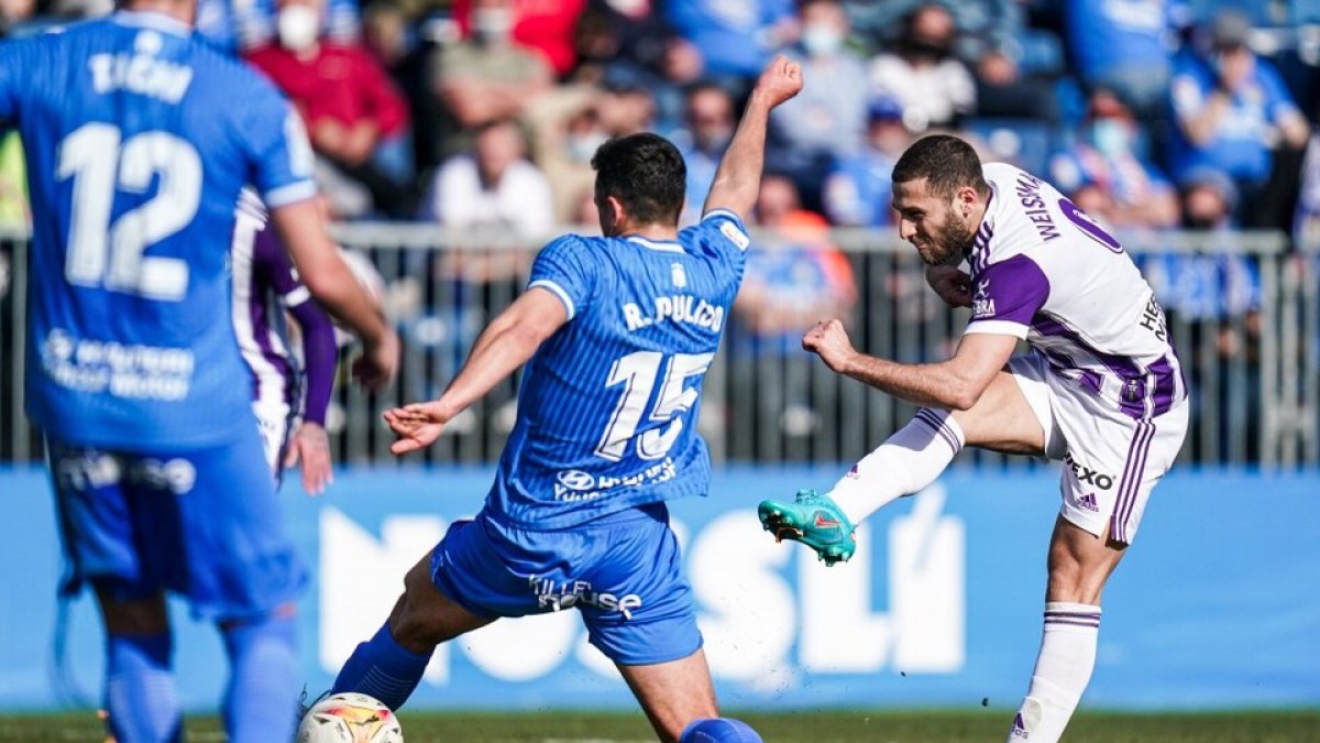 Weissman dispara en el choque ante el Fuenlabrada. / RV