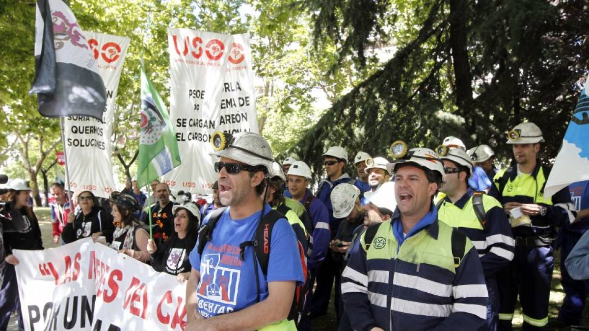 Algunos de los mineros durante la protesta-ICAL