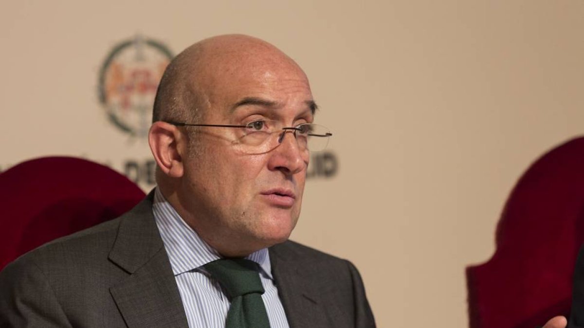 El presidente de la Diputación, Jesús Julio Carnero, presenta los presupuestos para 2015-M. A. SANTOS