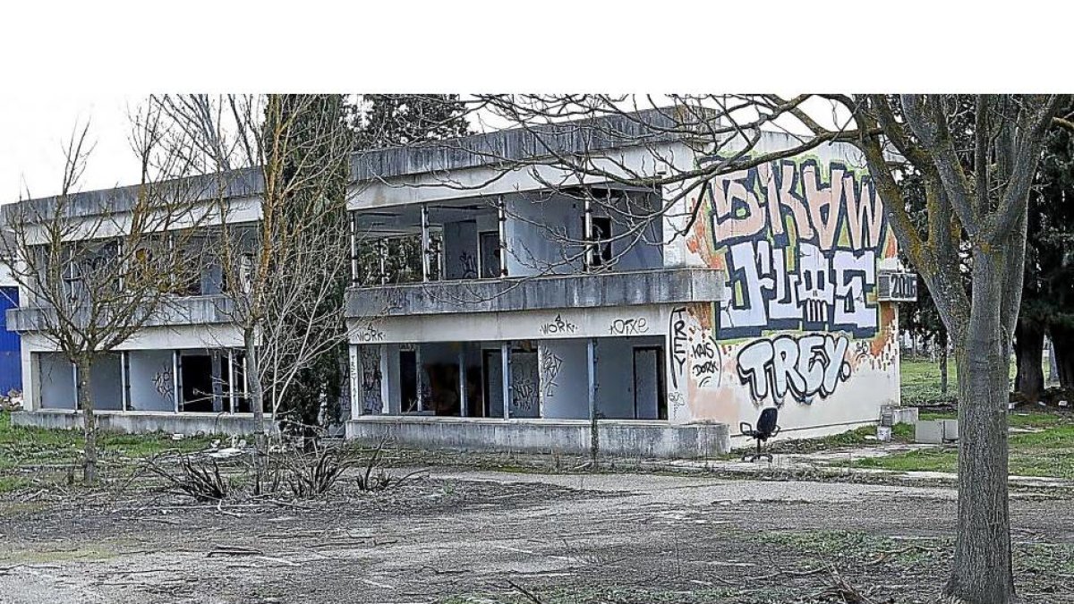 Terrenos donde se ubicará la Casa de la Música y del Teatro de Arroyo de la Encomienda.-J. M. LOSTAU