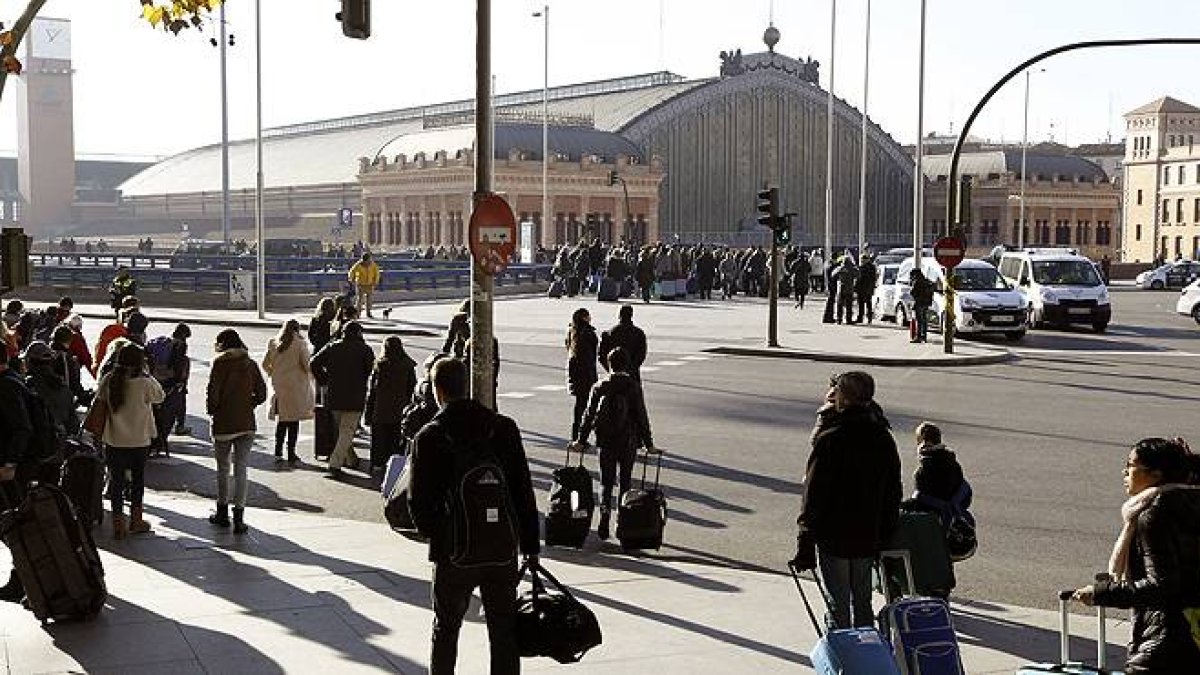 Desalojada la estación de Atocha de Madrid por una falsa amenaza de bomba.-Foto: EFE