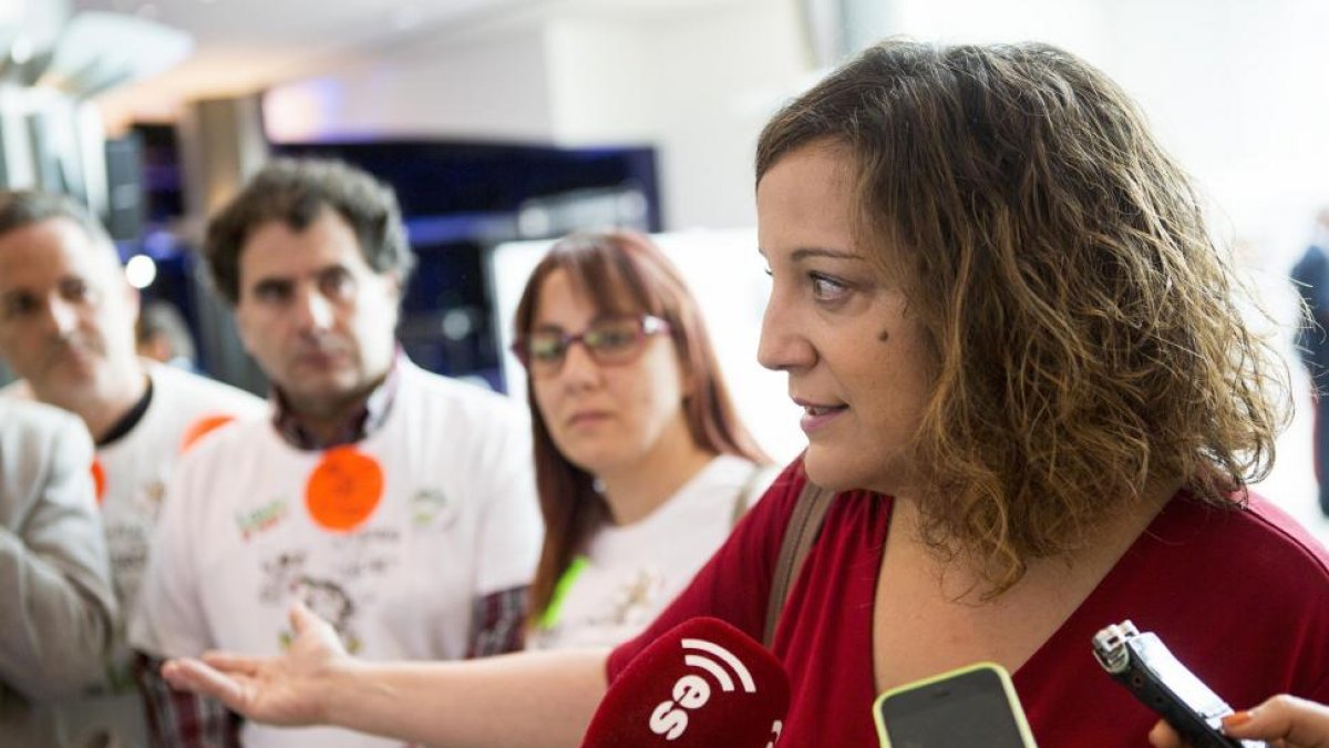 Iratxe García, eurodiputada, atiende a los medios junto a sindicalistas y representantes de los trabajadores de Lauki de visita en el Parlamento Europeo.-ICAL