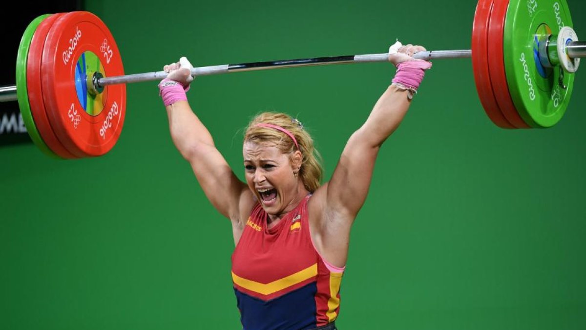 Lidia Valentín durante la prueba de levantamiento de los Juegos de Río en 2016.-AFP PHOTO