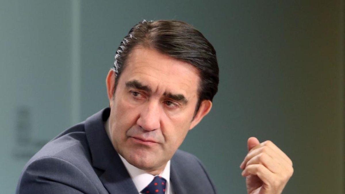 El consejero de Fomento y Medio Ambiente, Juan Carlos Suárez-Quiñones-RUBÉN CACHO / ICAL