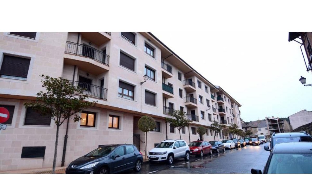 Calle Poeta Joaquín Malo de Molina, donde reside la madre de la joven-Álvaro Martínez