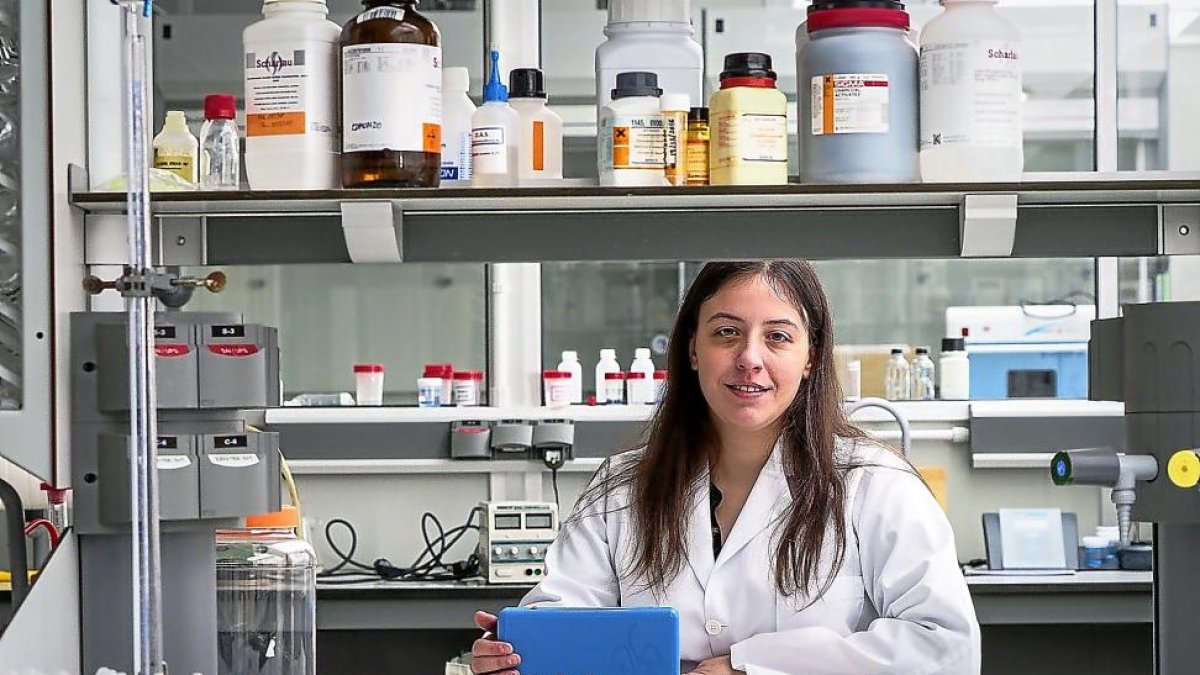 La investigadora Beatriz Ramis en las instalaciones de la Universidad de Valladolid.-PHOTOGENIC / MIGUEL ÁNGEL SANTOS