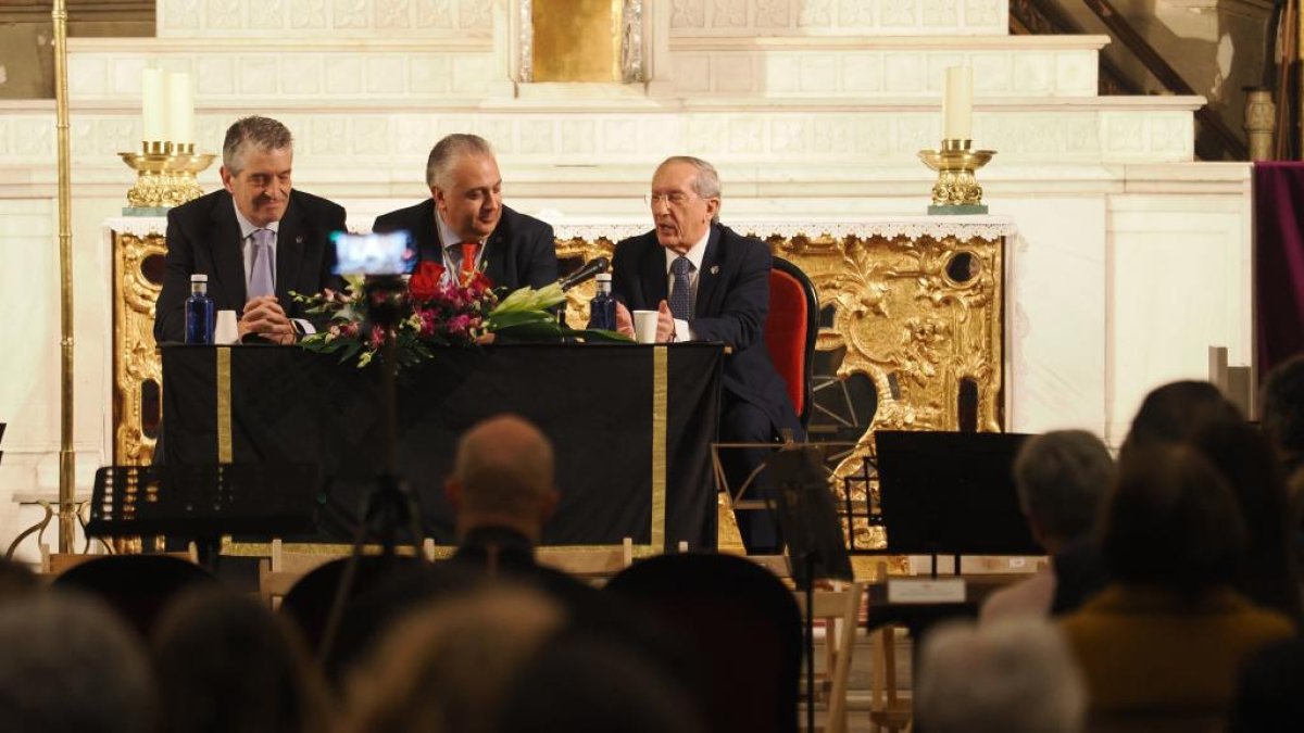 VALLADOLID. 18/03/23. PHOTOGENIC. Acto ‘Palabra y Música’ de la Cofradía de las Siete Palabras, en el que se presenta el soneto anunciador del Pregón del Sermón de las Siete Palabras.