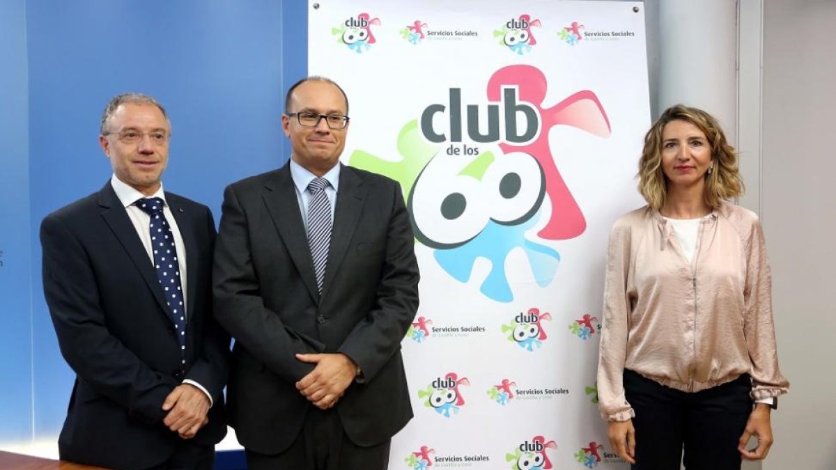 La consejera de Familia, Alicia García, presenta los detalles y las novedades del Programa de Viajes para personas mayores del Club de los 60 de cara a 2019.-ICAL