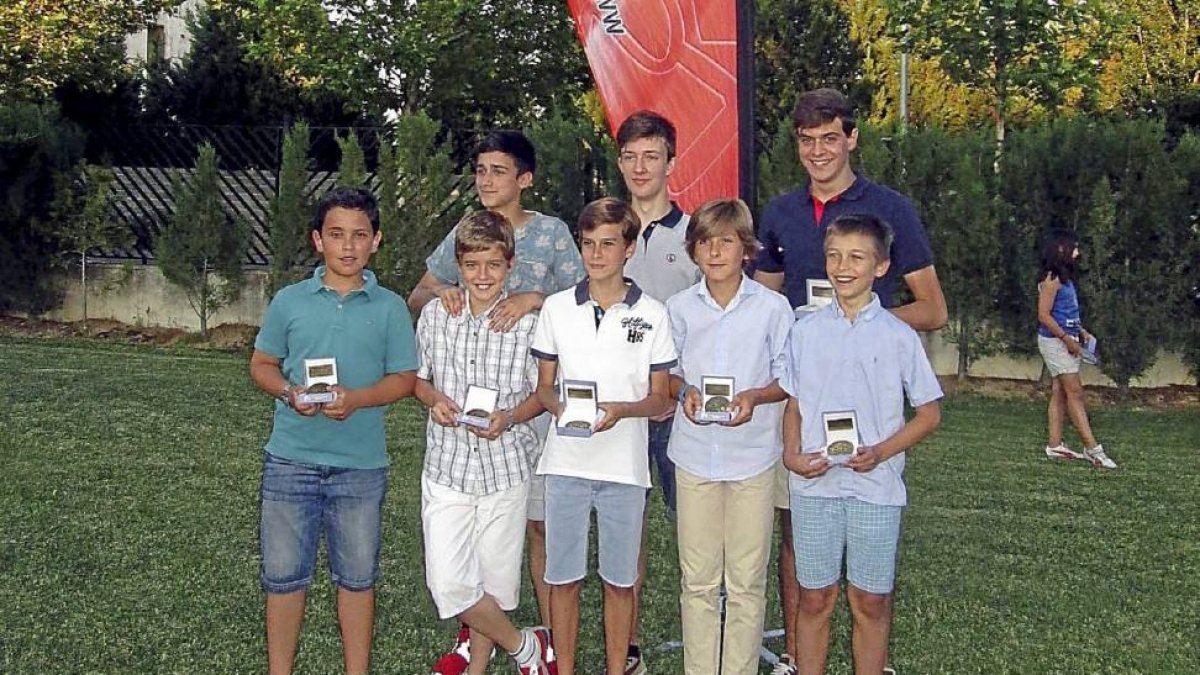Foto de familia de los ocho vallisoletanos homenajeados.-El Mundo