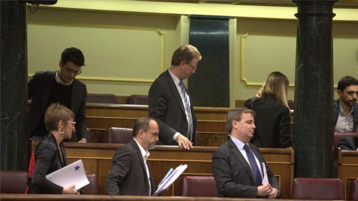 Carles Campuzano pide la palabra por la inhabilitación de Francesc Homs y al negársela la presidenta del Congreso el Grupo Parlamentario del PEDCAT abandonan el Hemiciclo.-DAVID CASTRO