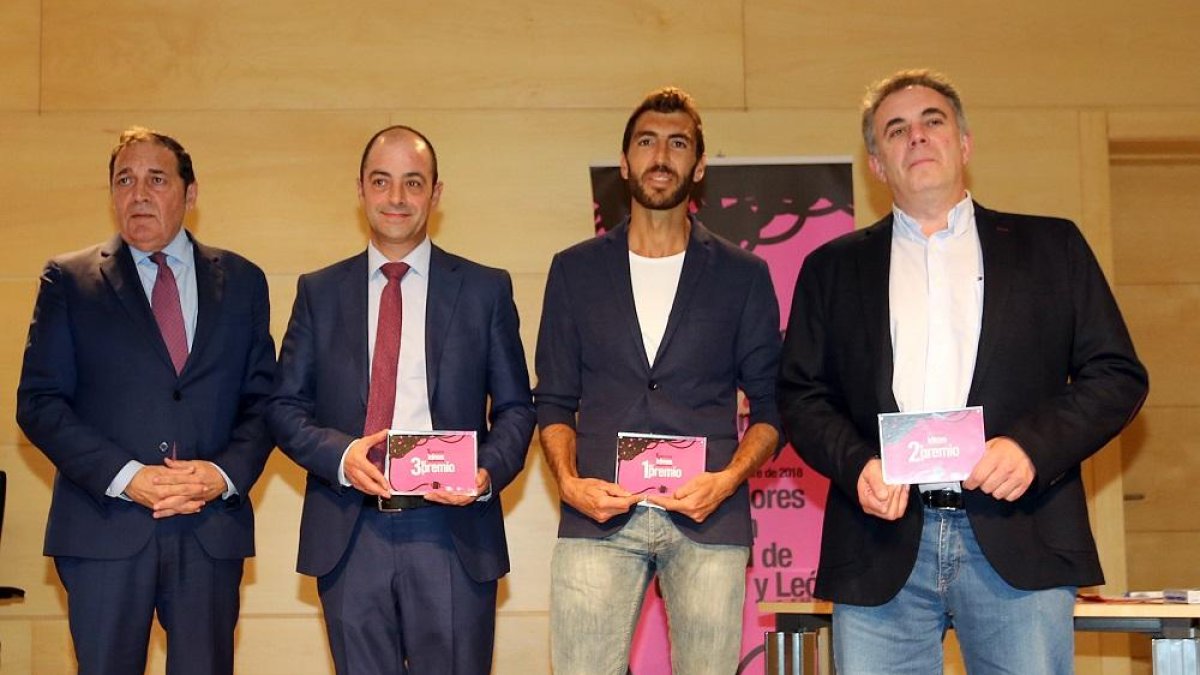 Los tres galardonados en el primer concurso de ideas «Sacyl Innova».-ICAL