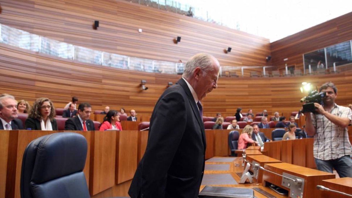 El procurador del Común, Javier Amoedo, presenta el Informe Anual de la institución de 2013-Ical