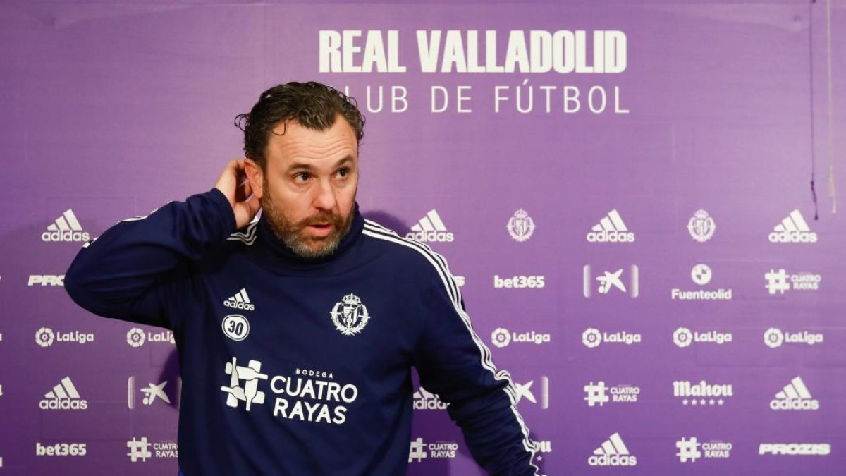 JUAN MIGUEL LOSTAU. 06/12//2019. VALLADOLID. COMUNIDAD DE CASTILLA Y LEÓN. SERGIO GONZÁLEZ ENTRENADOR DEL REAL VALLADOLID.