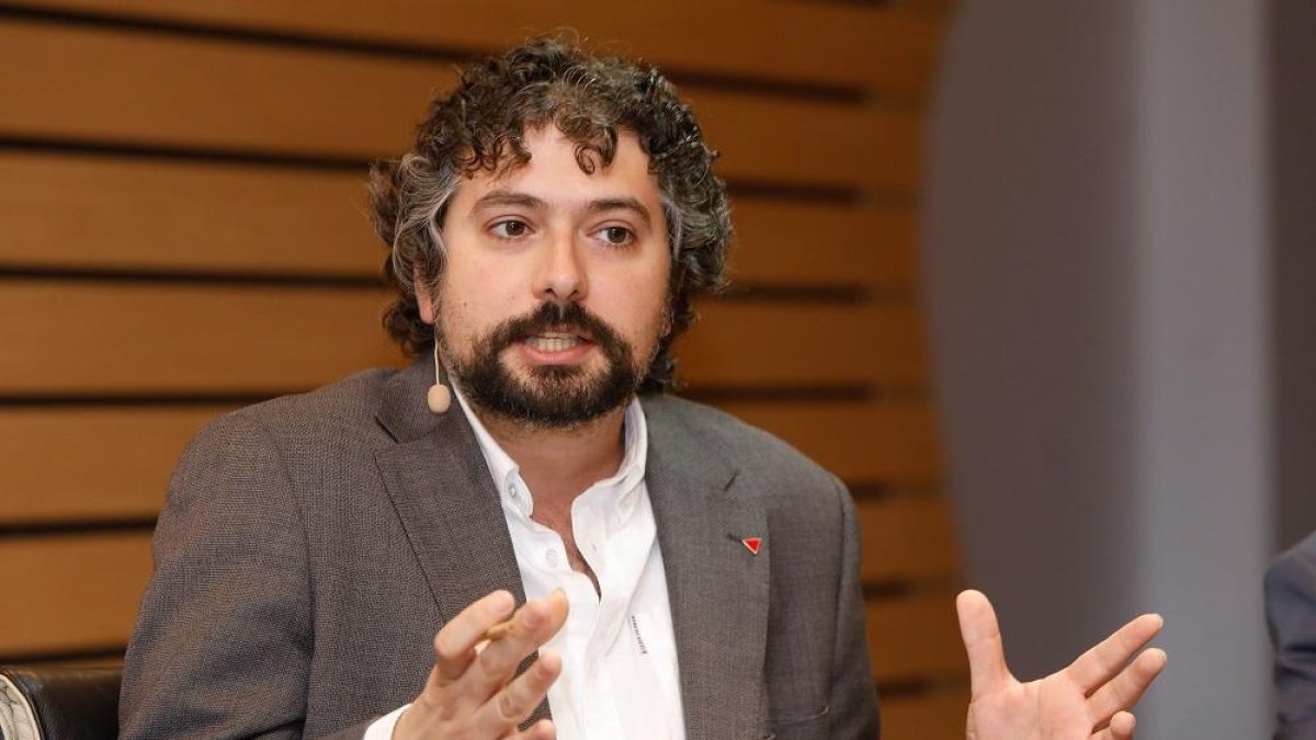 José Sarrión durante su intervención.-J.M. LOSTAU