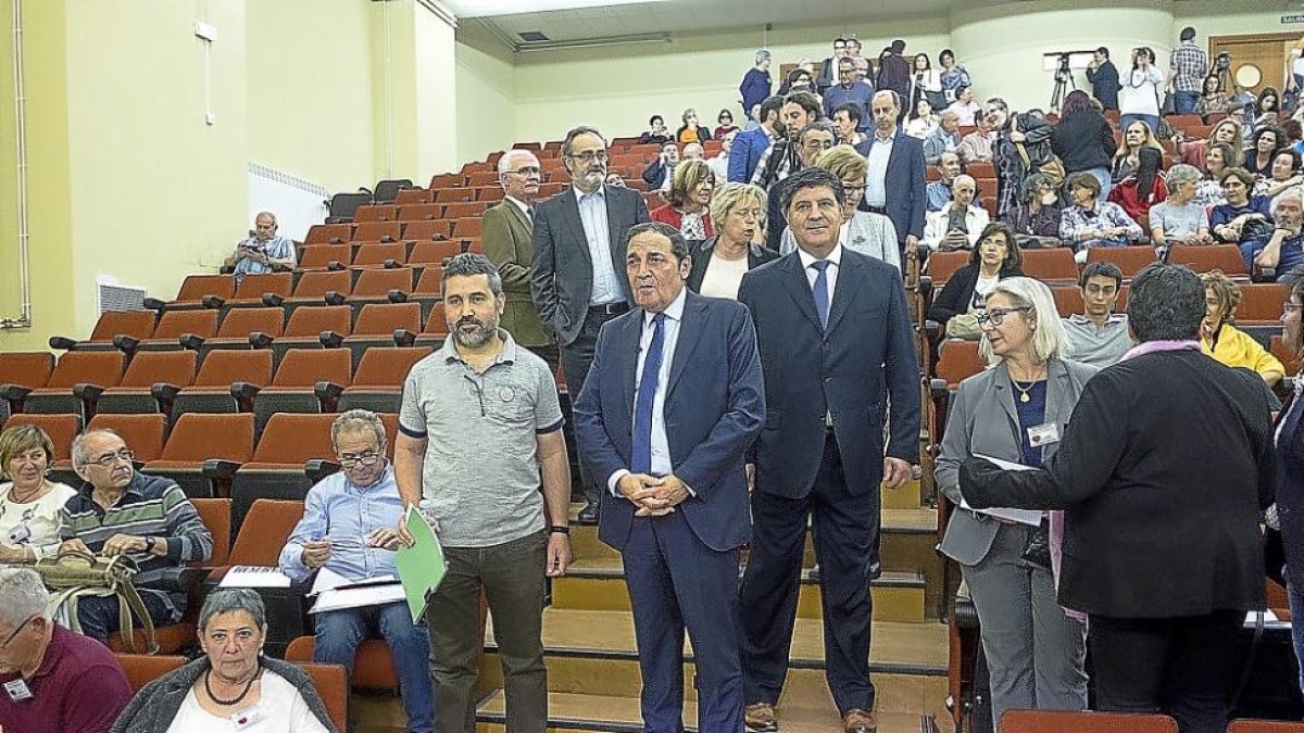 Oyágüez, Sáez Aguado y García Criado, a su llegada al debate.-ICAL