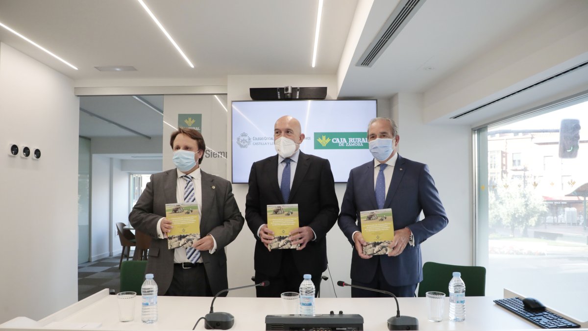 Presentación del libro 'La aportación del colegio oficial de ingenieros agrónomos de Castilla y León y Cantabria al sector agrario español'.ICAL