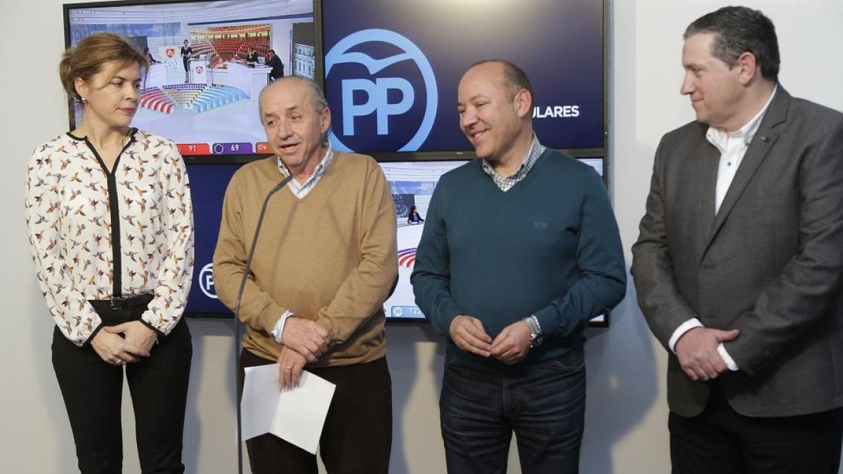 ( I a D) Clara San Damian, Dionisio García, José María Barrios y Javier Faúndez, candidatos del PP de Zamora al Congreso y Senado, valoran los resultados de las elecciones-ICAL