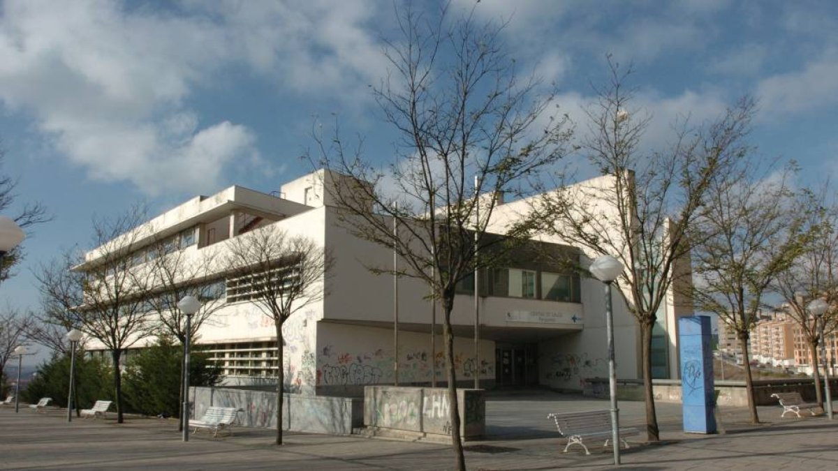 Exterior del edificio del Centro de Salud de Parquesol-J.M.Lostau
