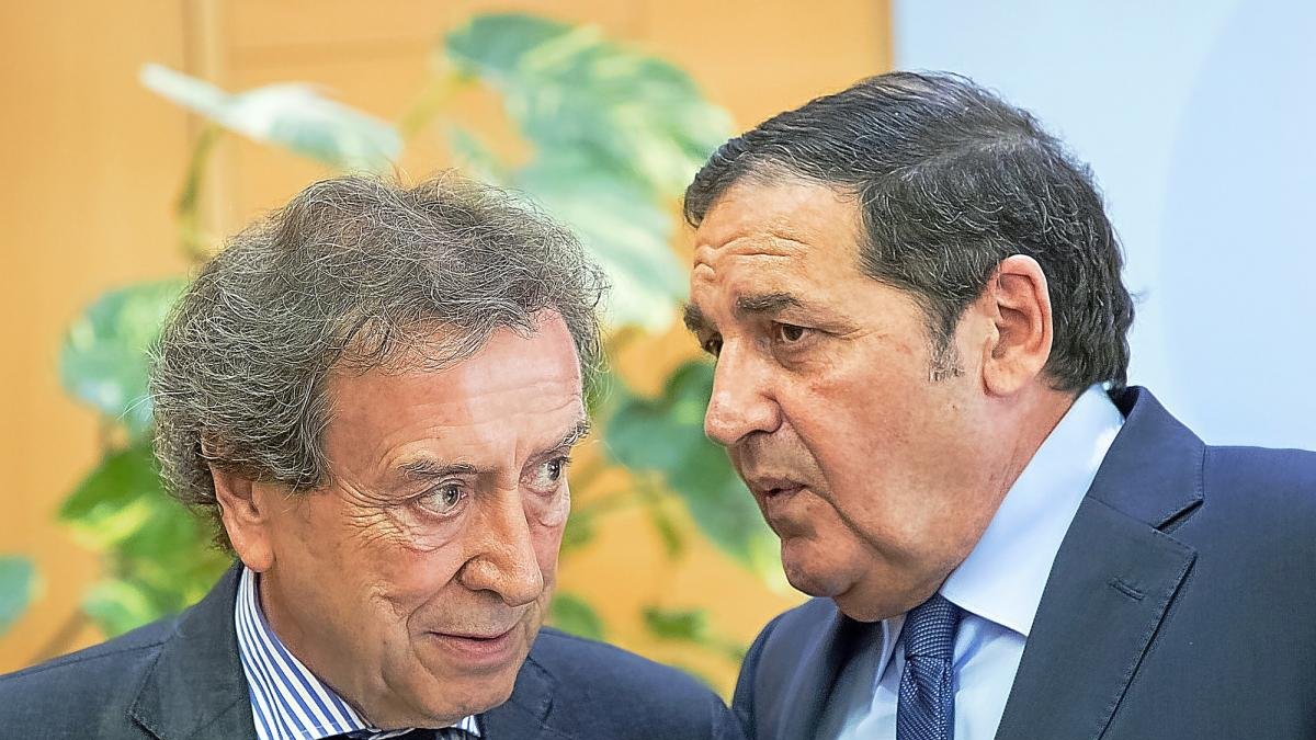 José Antonio de Santiago-Juárez, a la izquierda, y Antonio María Sáez.-ICAL