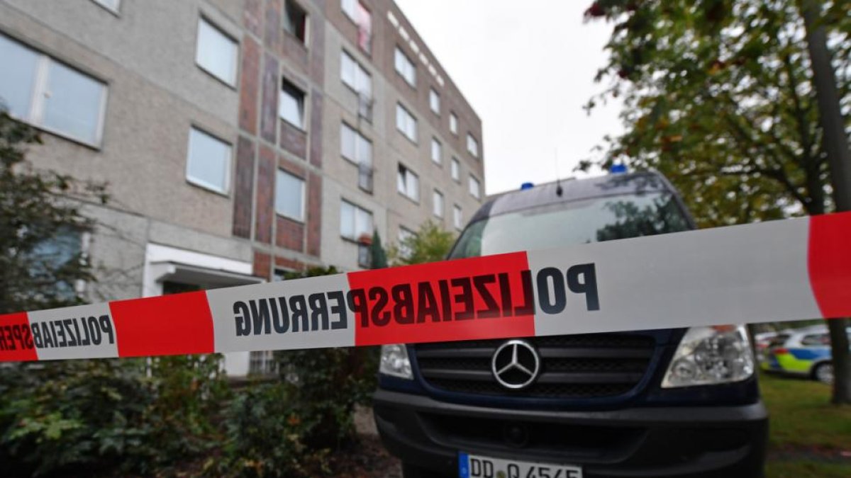 Cordón policial cerca del lugar donde se encontraban los explosivos.-HENDRIK SCHIMDT / AP