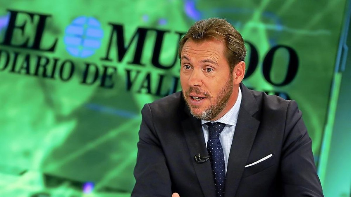 Óscar Puente durante ‘La Quinta Esquina’, programa emitido en La 8 Valladolid.-J.M. LOSTAU