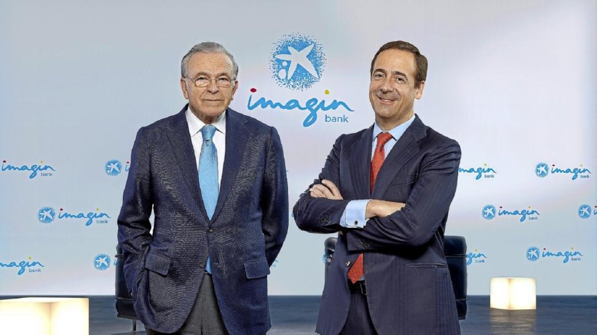 El presidente Isidro Fainé y el consejero delegado, Gonzalo Cortázar.-El Mundo